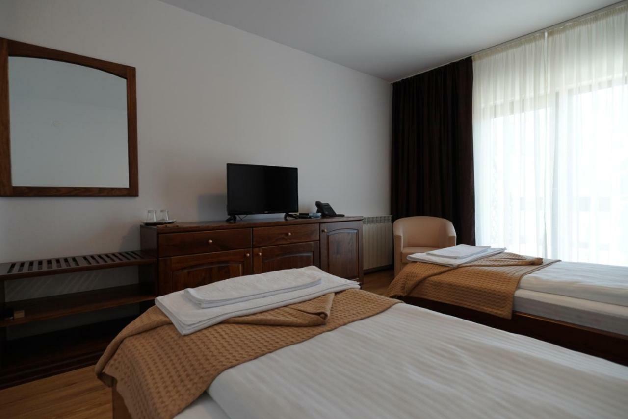 Conacul Lacurilor Hotel Baile Herculane Exterior photo