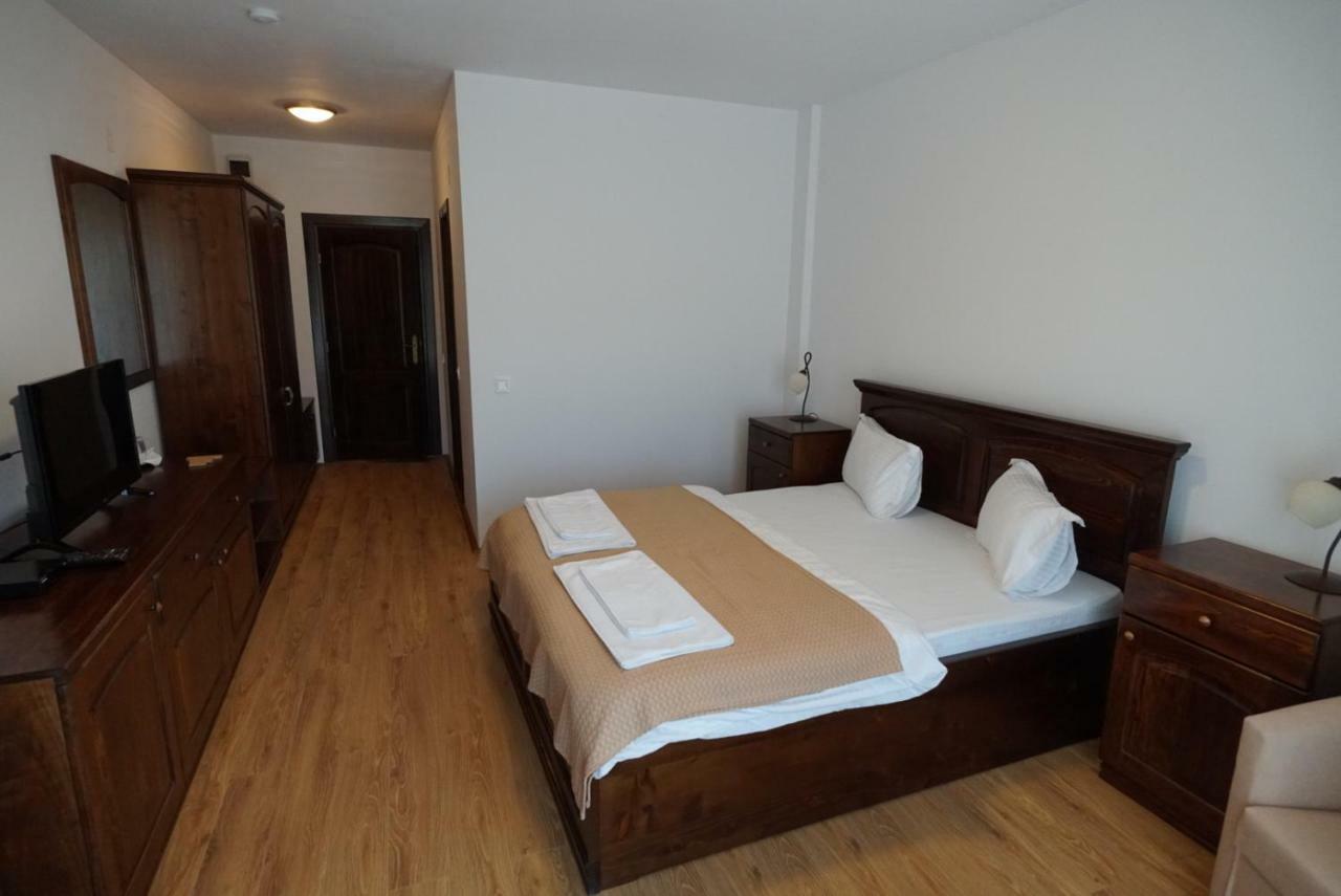 Conacul Lacurilor Hotel Baile Herculane Exterior photo