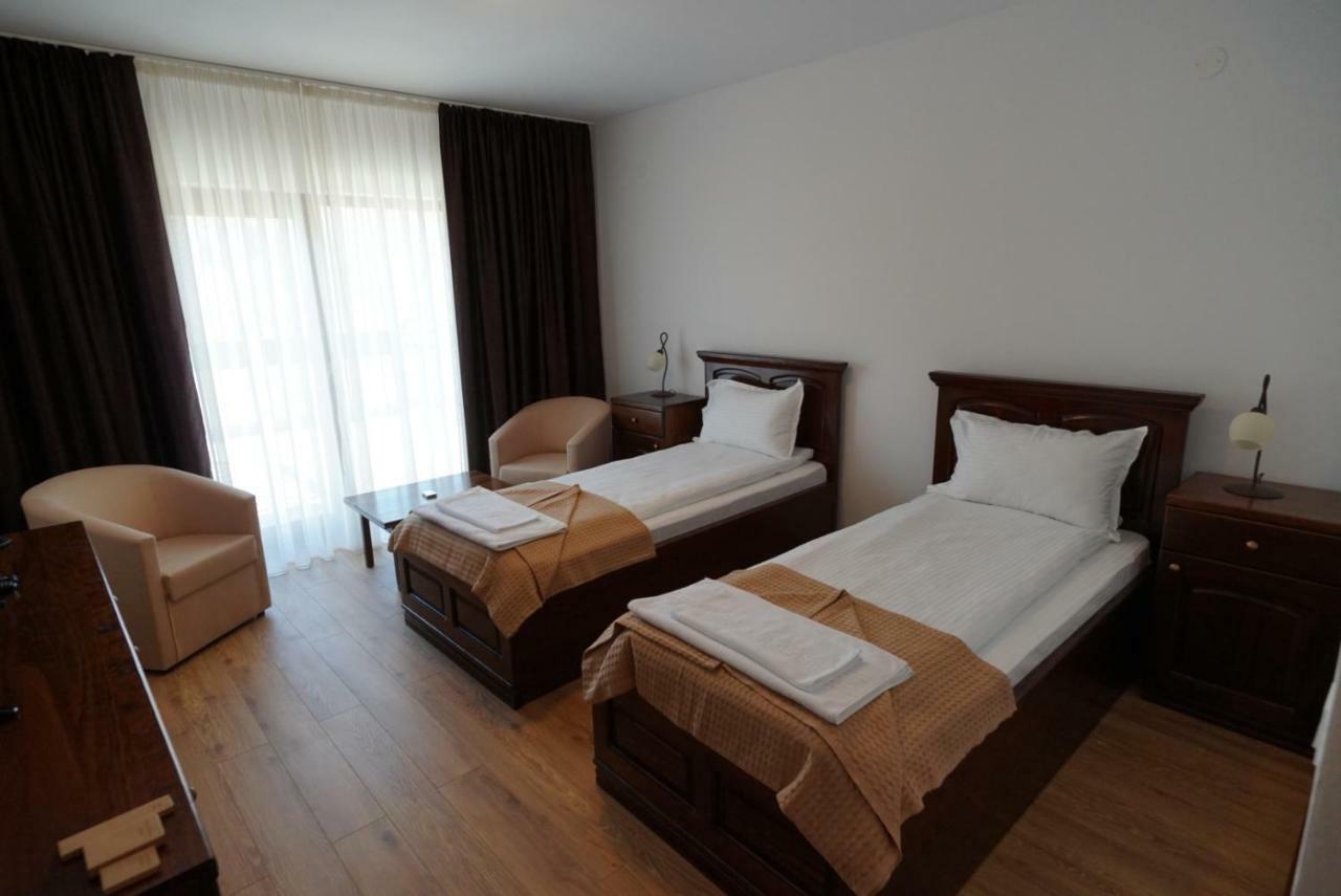 Conacul Lacurilor Hotel Baile Herculane Exterior photo